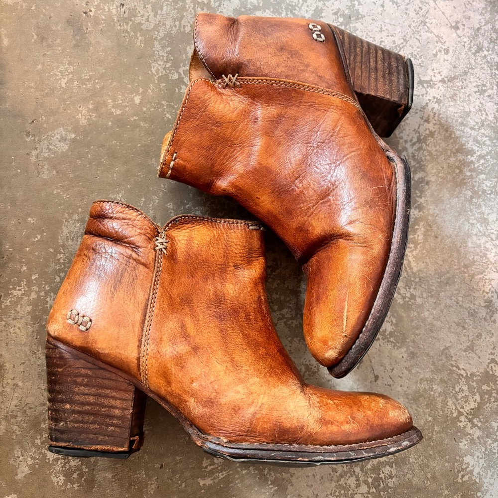 Bed Stu women’s 8 caramel brown leather cobbler short booties zip rugged western